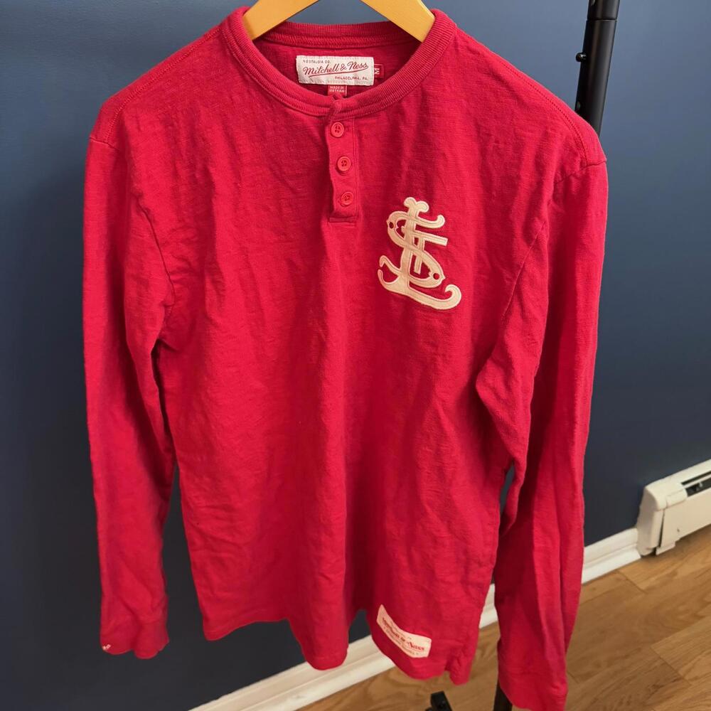 Mitchell & Ness Mens St. Louis Cardinals Henley, Red, Medium
